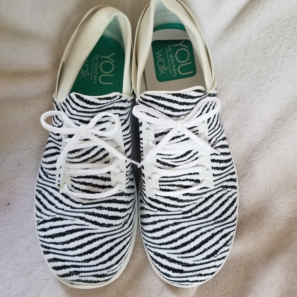 NEW Skechers sz 9